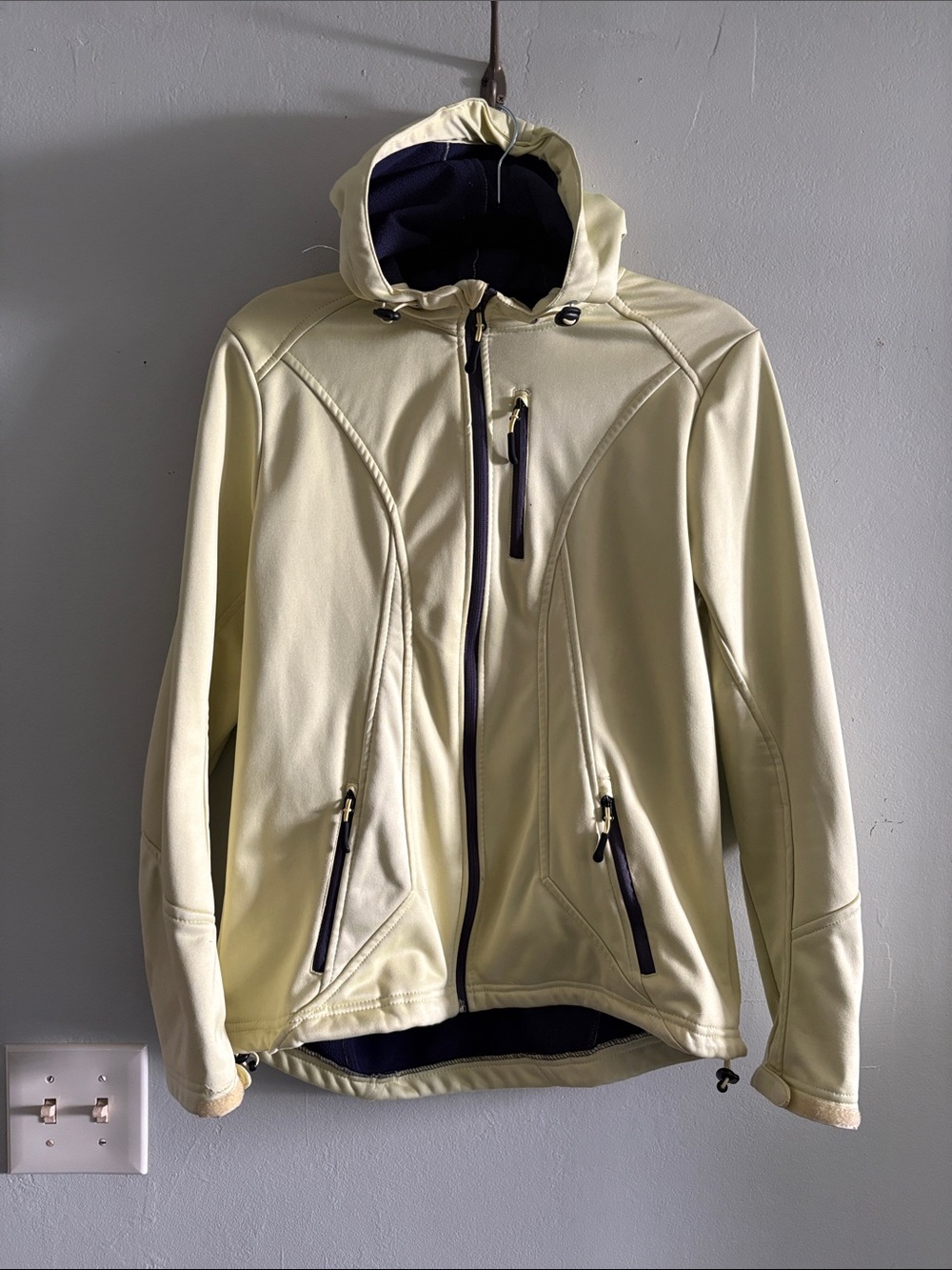 Crivit Hooded Softshell Jacket in Light Cream - Performance Shell S